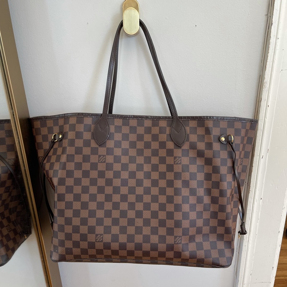 Louis Vuitton Neverfull GM Damier Cherry Interior BARELY USED WITH POUCH!!!!!